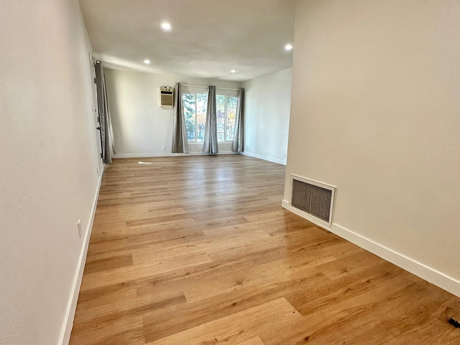2 bed, 875 sqft, $2,450 — Photo 1