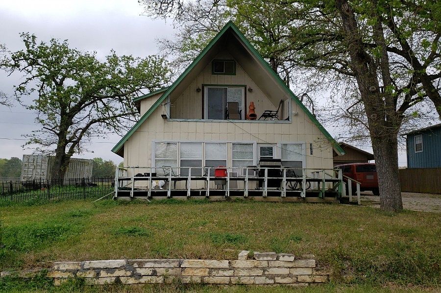 1st image of 325 Oak Crest Dr