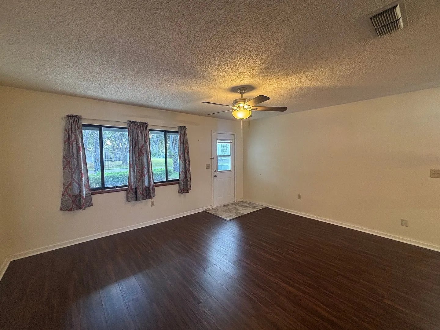 $500 off 1st months rent! Corner lot house in 55+ community — Photo 4
