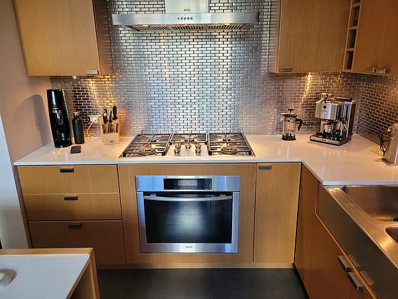 4th image of 1168 Richards St #3