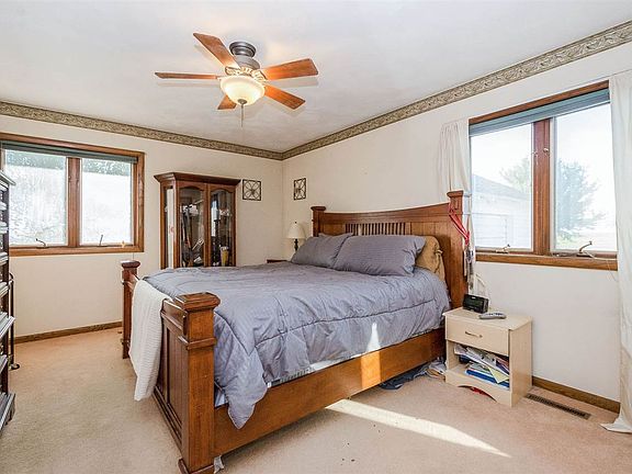 3rd image of 2244 Willow Ave