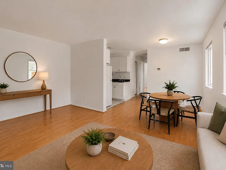 630 11th St NE #302 — Photo 3
