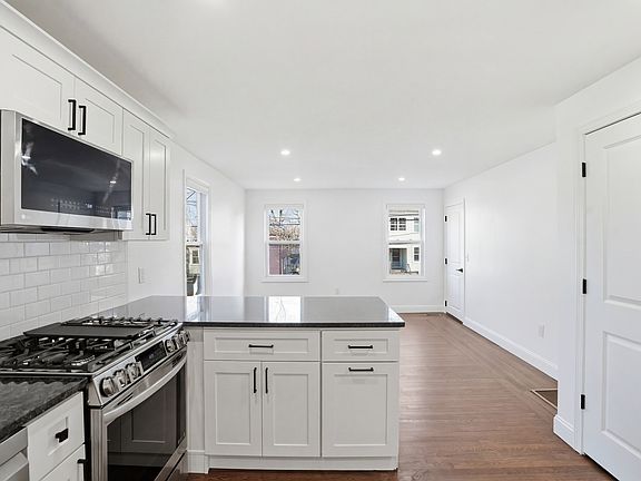 4th image of 53 Rochambeau Ave #1