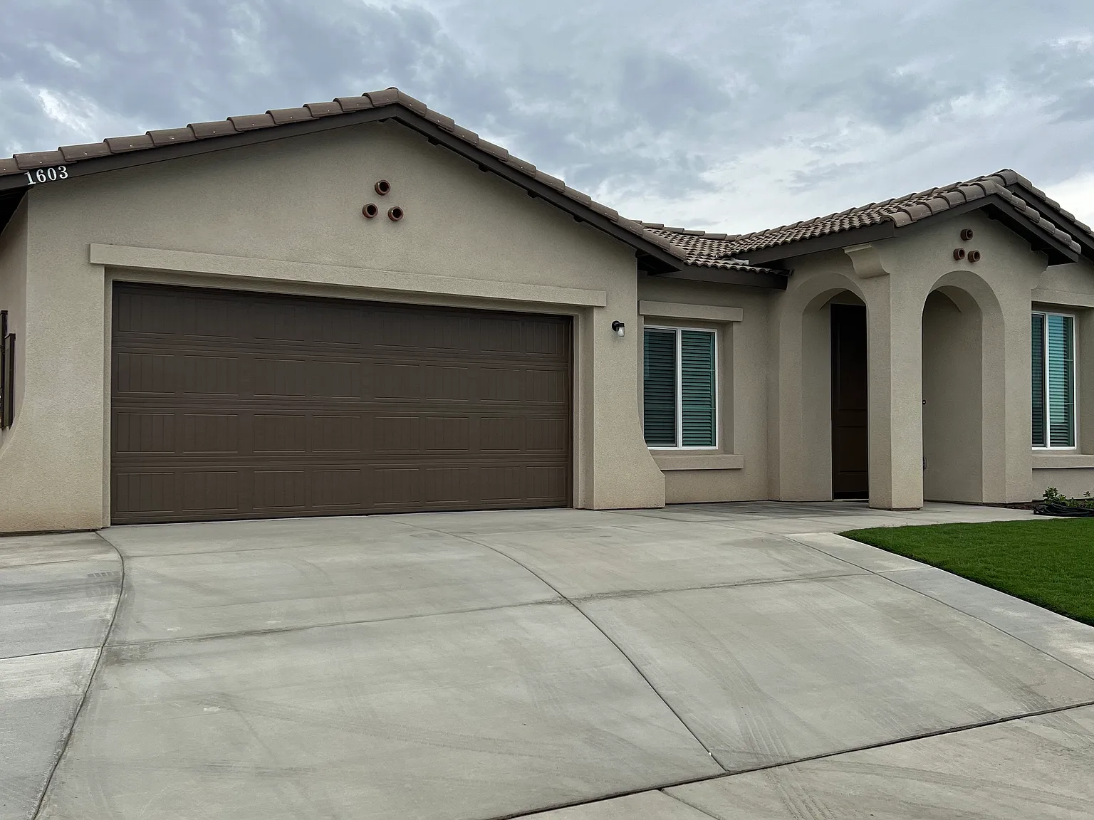 4 bed, 2050 sqft, $2,700 — Photo 3