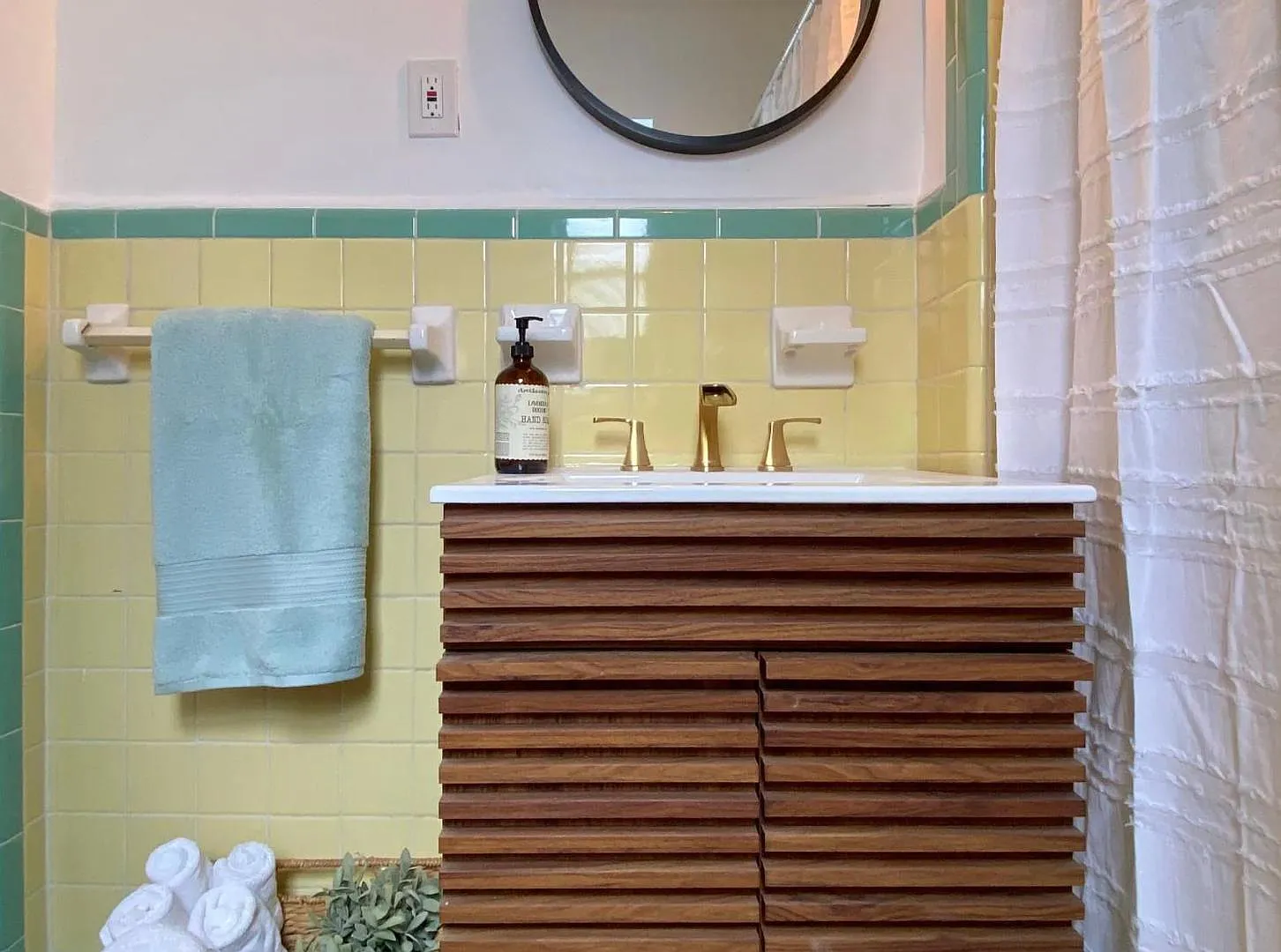 872 Vedado Way NE - Unit 3 — Photo 3