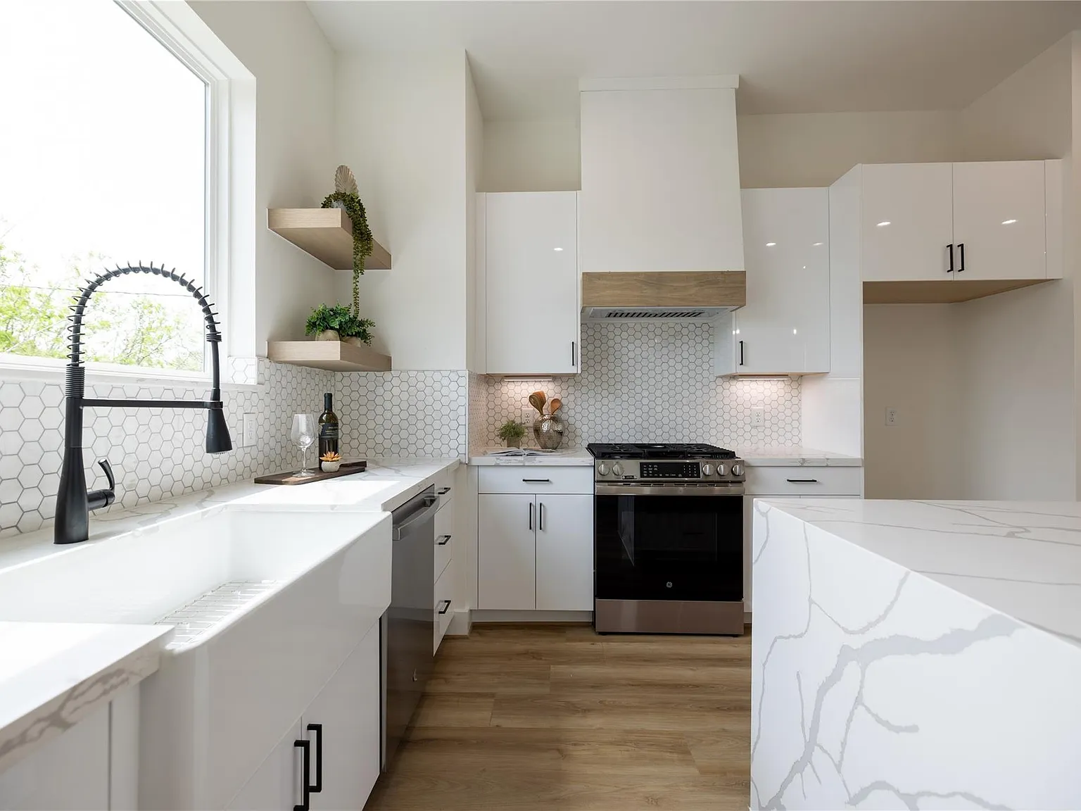 3 bed, 4.5 bath, 1816 sqft, $2,800 — Photo 3