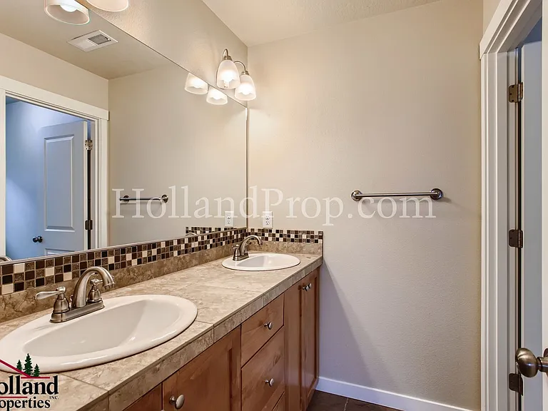 3119 NE Weeping Willow Way — Photo 15