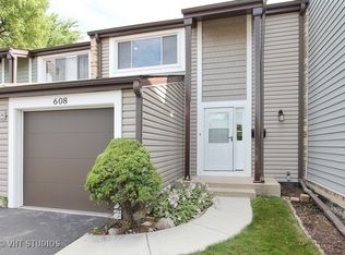 608 Westwood Ct, Wheeling, IL