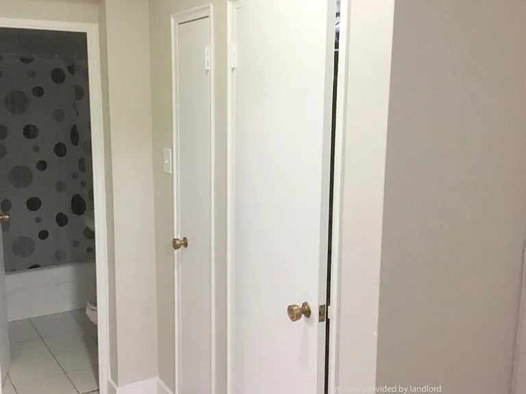 105 Raglan Ave — Photo 8