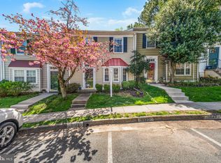 9925 Blake Ln, Oakton, VA 22124