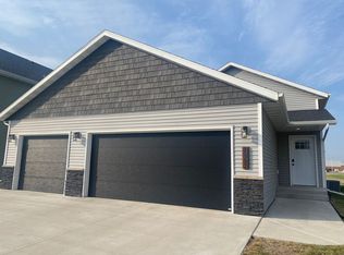 2369 Eagle Valley Dr S, Fargo, ND 58104
