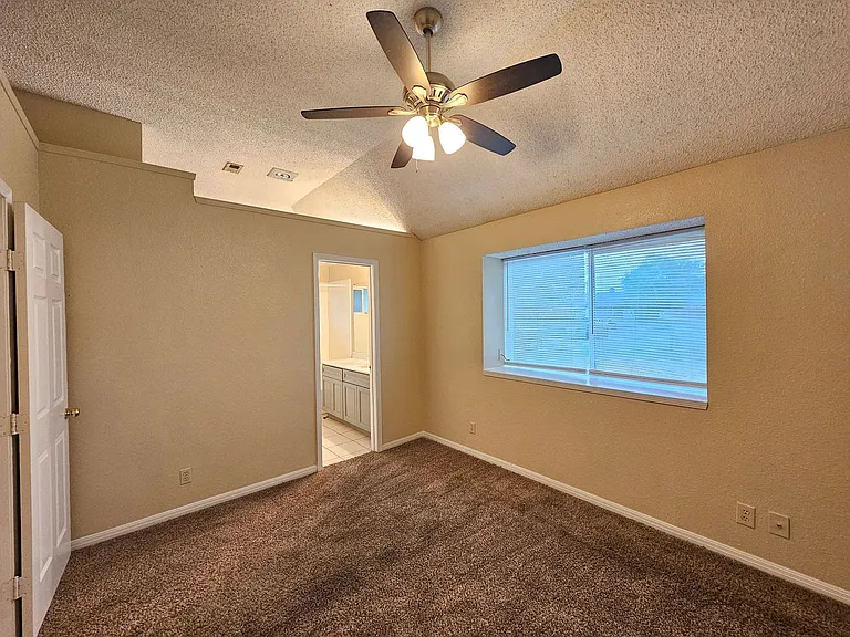 2606 Remington Dr — Photo 10