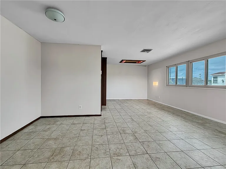 3450 S Alameda St — Photo 6