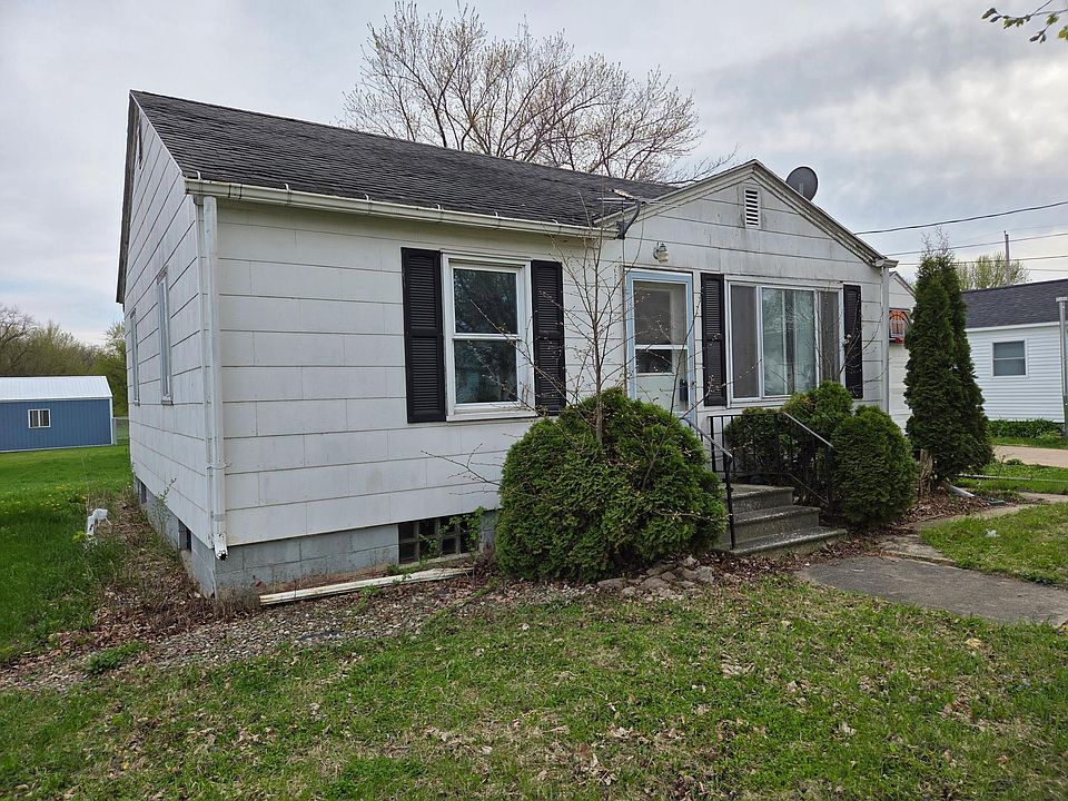 1st image of 404 SE Pleasant St