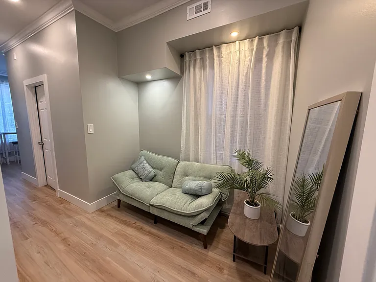 672 N 19th St #1 — Photo 11