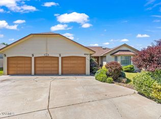 5304 Channel Dr, Yakima, WA