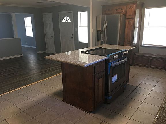 4th image of 1519 Jackson Ave