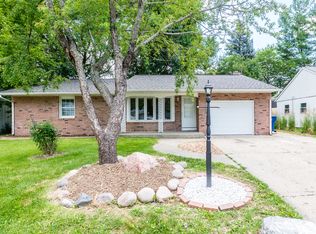 1012 Maplepark Dr, Champaign, IL 61821