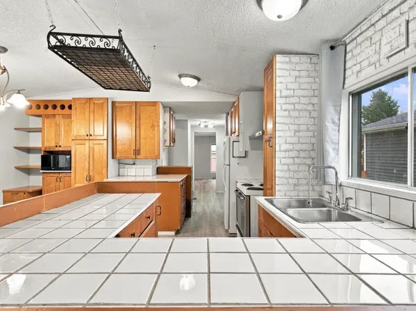 2664 Lakeview Dr NW, Edmonton, AB T5S 1T7