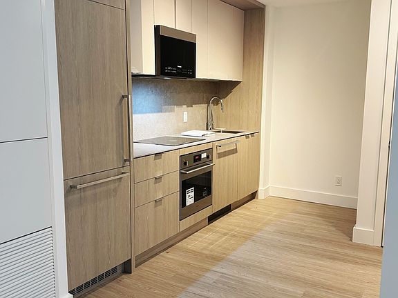 3rd image of 6 Greenbriar Rd #328