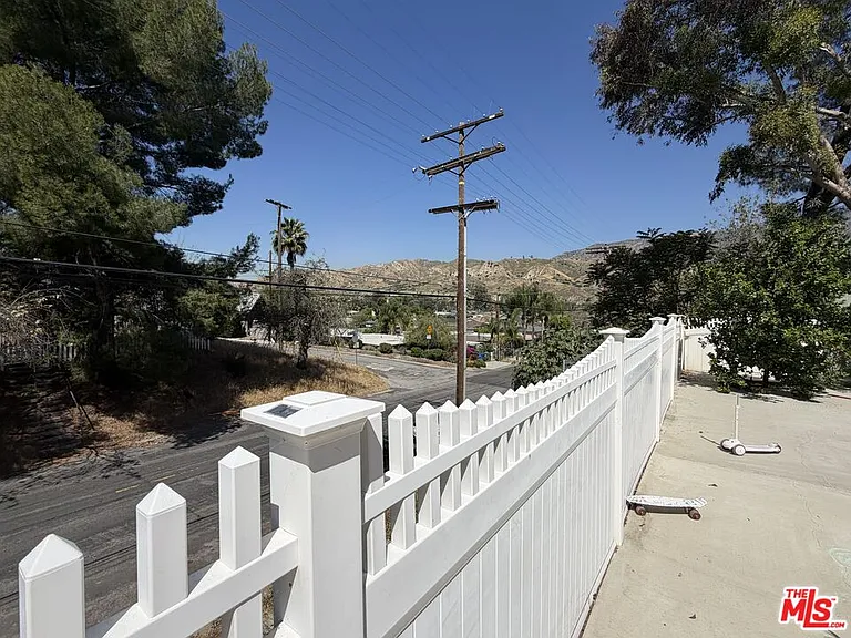 8561 Kyle St — Photo 32