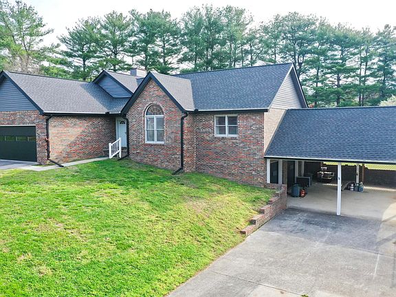 2nd image of 1020 Forest Dr