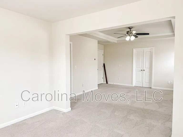 400 Raleighwood Ln — Photo 11
