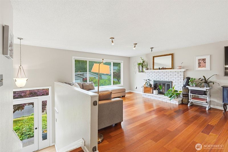 2nd image of 619 Willow Road