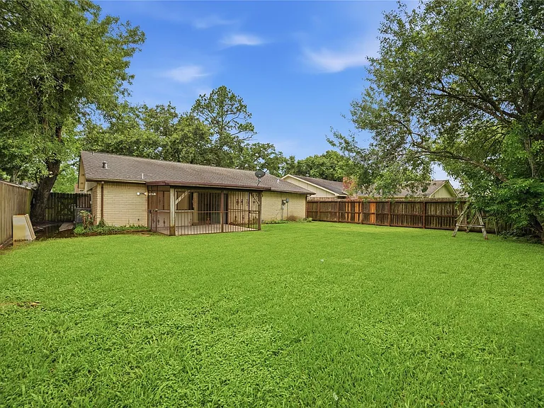 2126 Quail Valley East Dr — Photo 34
