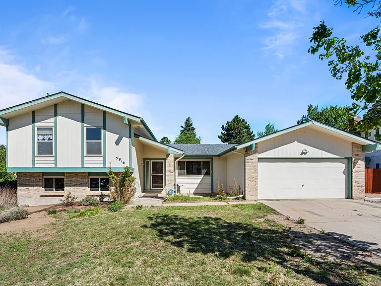 5916 Wolf Creek Pl — Photo 2
