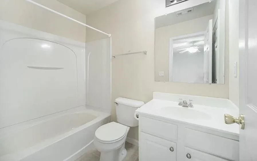 4 bed, 3.5 bath, 1860 sqft, $2,299 — Photo 4