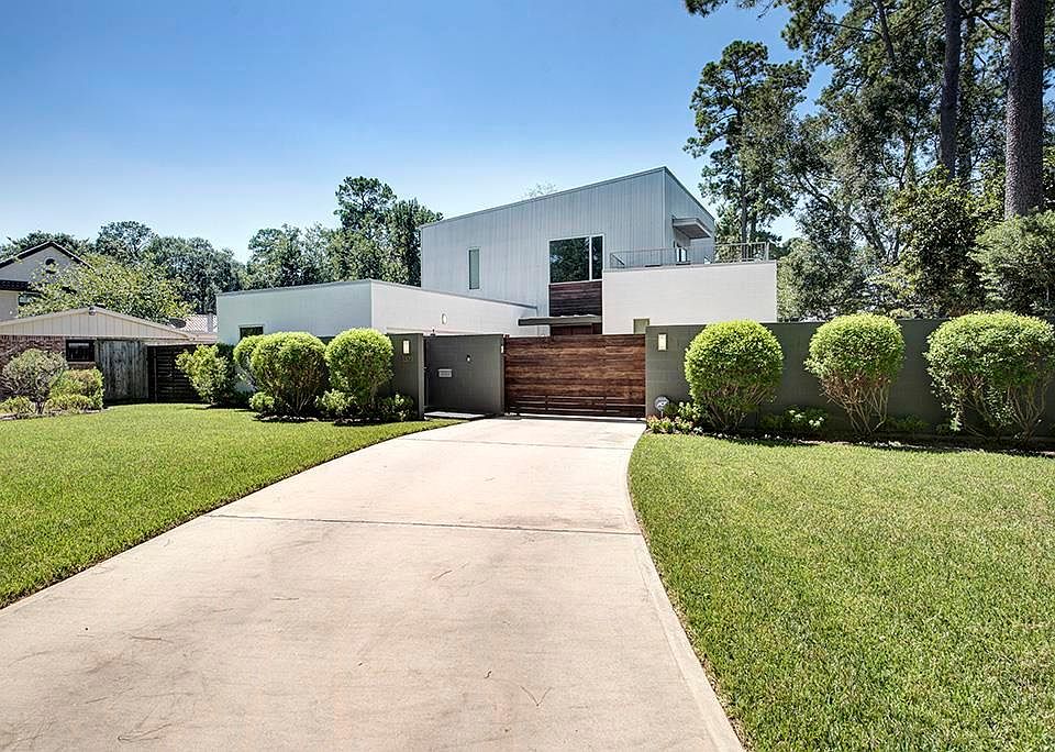 1st image of 1321 Sue Barnett Dr
