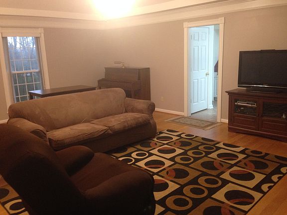 5th image of 225 Miller Dr