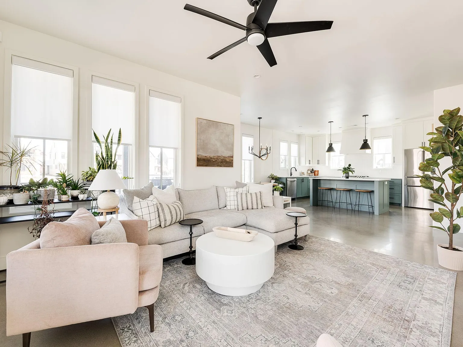 3 bed, 2.5 bath, 1492 sqft, $3,300 — Photo 4
