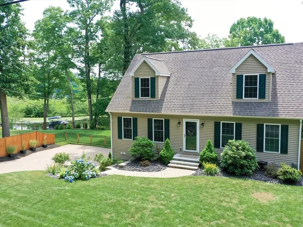 51 Mirimichi St, Plainville, MA 02762