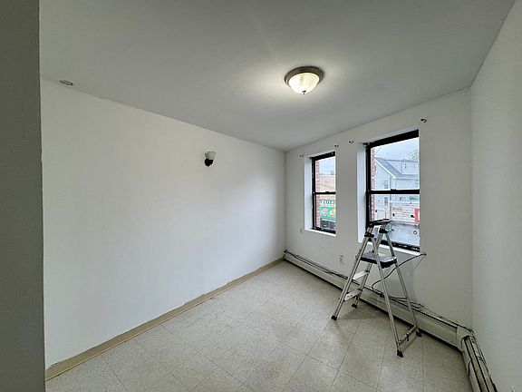 4th image of 196 Port Richmond Ave Unit 1