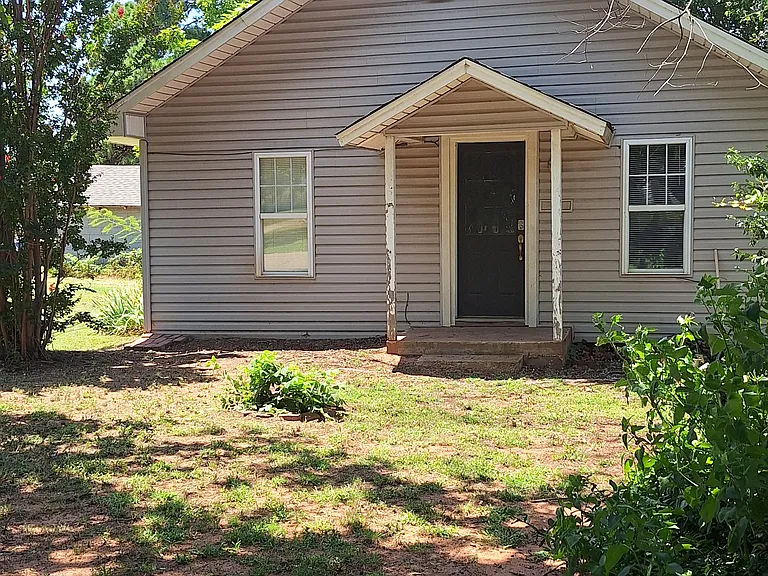 221 Bennett Blvd — Photo 1