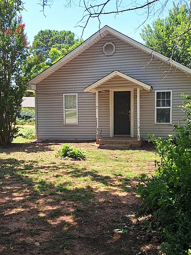 221 Bennett Blvd Photo 1