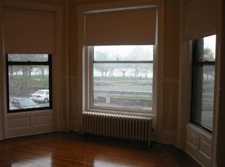 43 Bay State Rd APT 2R, Boston, MA 02215