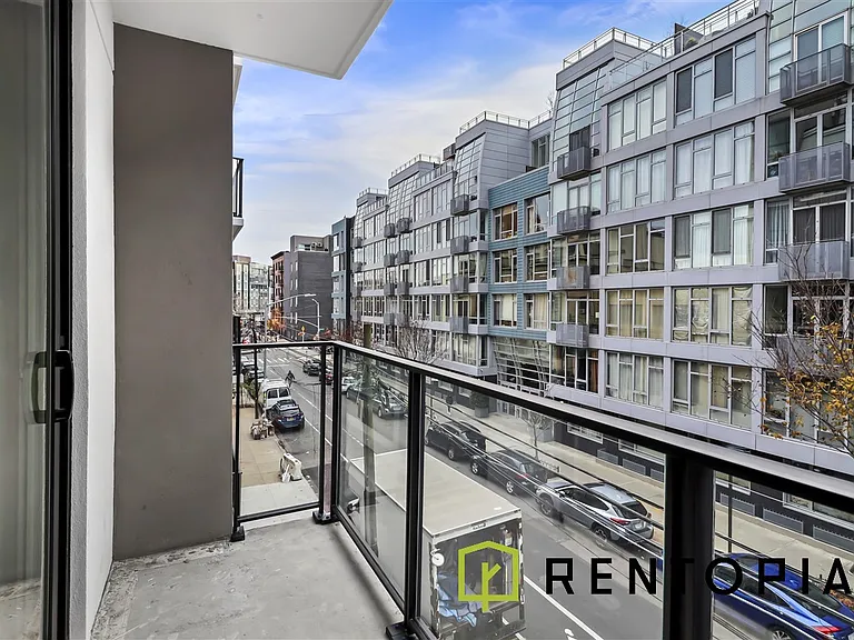 209 N 11th St #7N — Photo 4