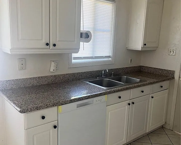 17 Callery Ct — Photo 3