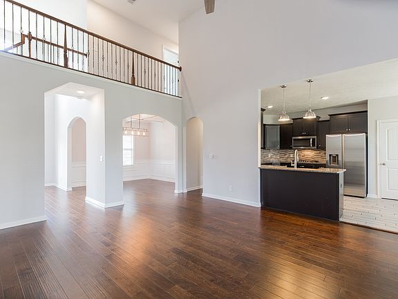 4th image of 568 Larkspur Dr