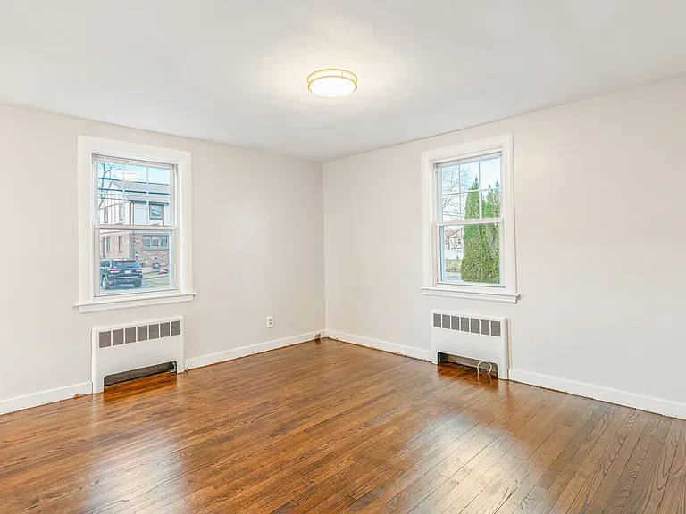 119 Green St — Photo 3
