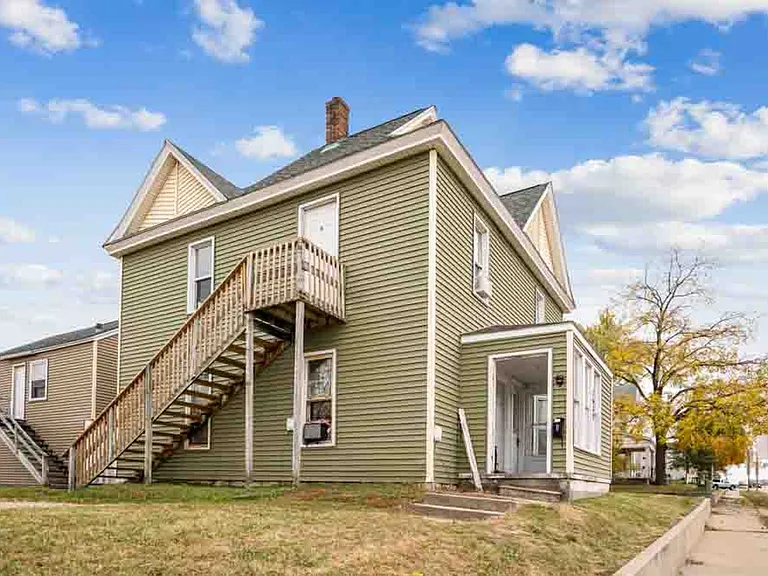 1632 Waterloo Rd - Cedar Falls — Photo 4