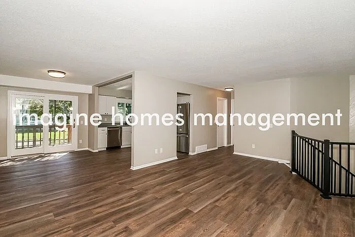 4 bed, 2.0 bath, 1801 sqft, $2,695 — Photo 3