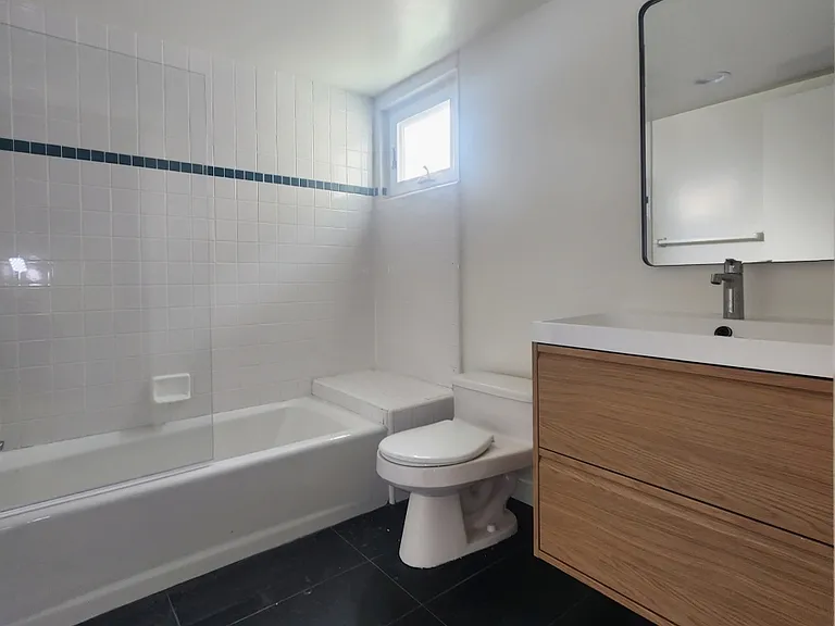 807 21st St #5 — Photo 16