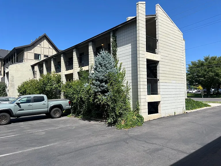 275 W 500 N — Photo 3