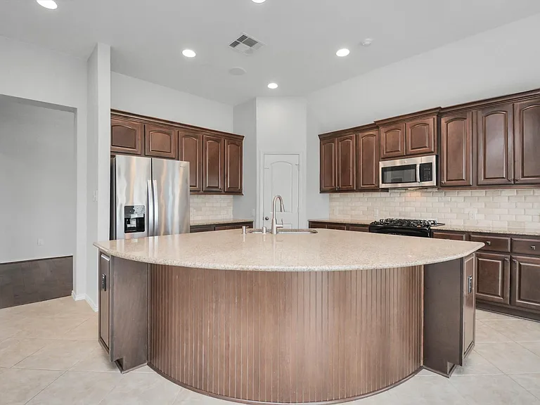 2823 Woodland Glen Ln — Photo 6