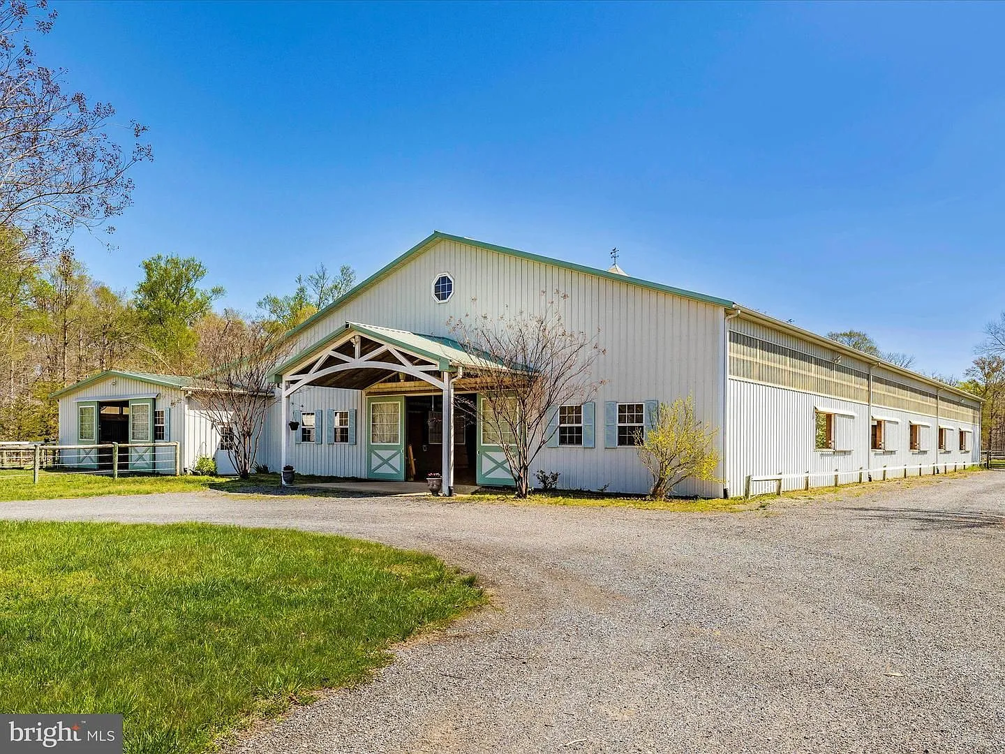 21-acre equestrian facility - Just 20 miles from DC! — Photo 1