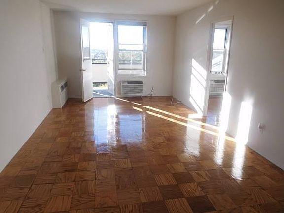 5th image of 1910 Parsons Blvd APT 3F